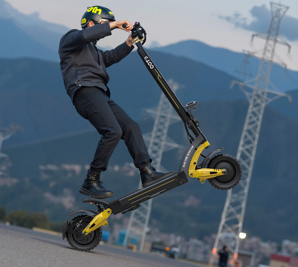 Trotineta electrica OOTD S30, motor 1200W x 2, baterie 52V 23.4Ah, cauciucuri de 10 inchi, viteza maxima 65km/h, raza de actiune 60km, frane hidraulice pe disc fata si spate, display LCD