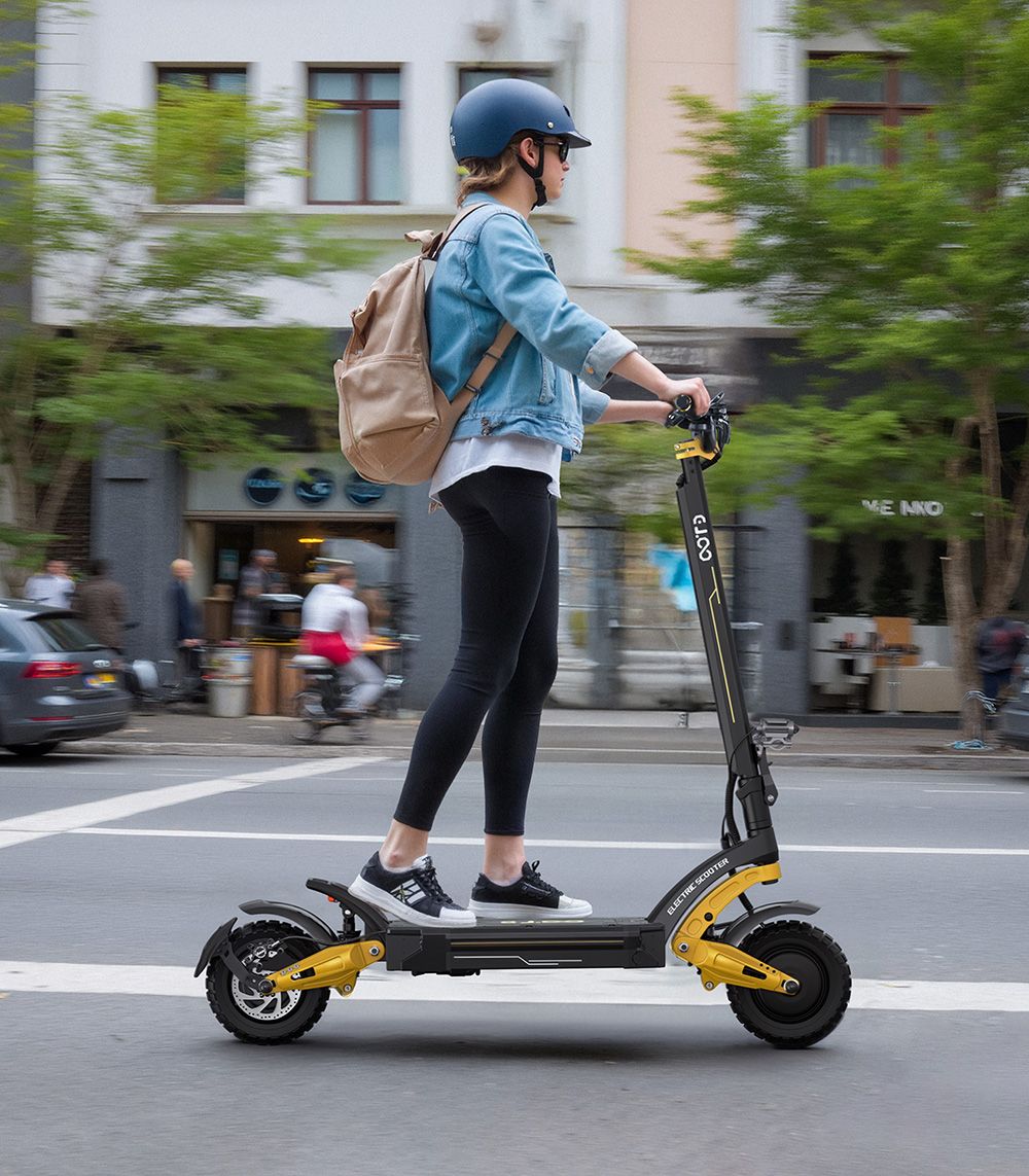 Trotineta electrica OOTD S30, motor 1200W x 2, baterie 52V 23.4Ah, cauciucuri de 10 inchi, viteza maxima 65km/h, raza de actiune 60km, frane hidraulice pe disc fata si spate, display LCD