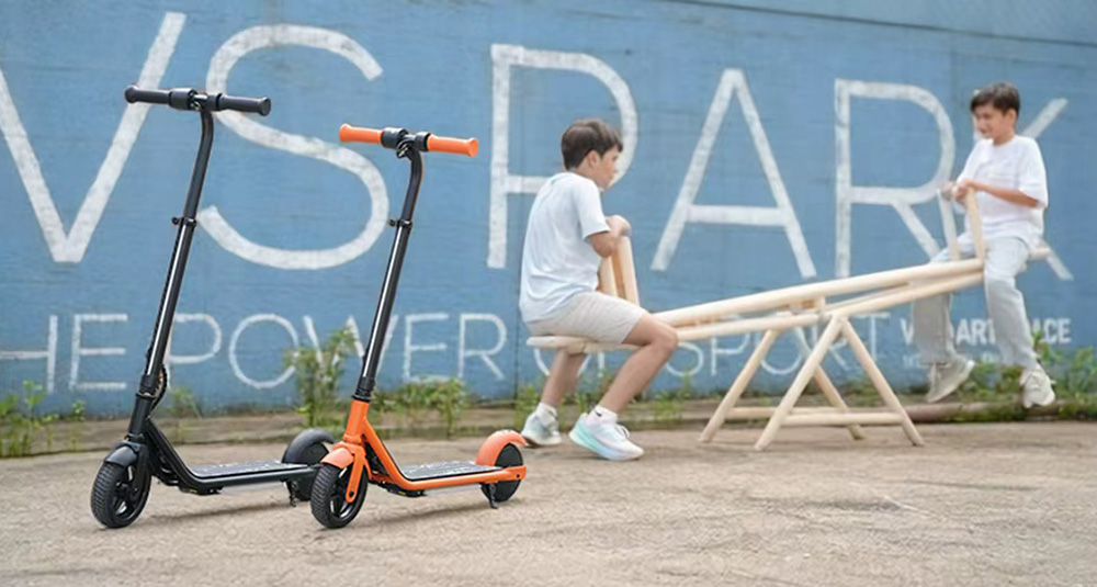 K2 Pro Electric Scooter for Kids, 150W Motor, 18V 2.6Ah Battery, Max Speed ​​15km/h, Hand and Foot Brakes, Magnetic Charging, LED Display - Black