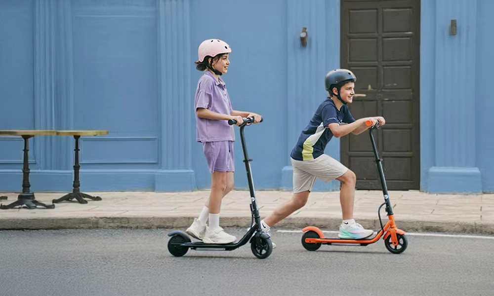 K2 Pro Electric Scooter for Kids, 150W Motor, 18V 2.6Ah Battery, Max Speed ​​15km/h, Hand and Foot Brakes, Magnetic Charging, LED Display - Black