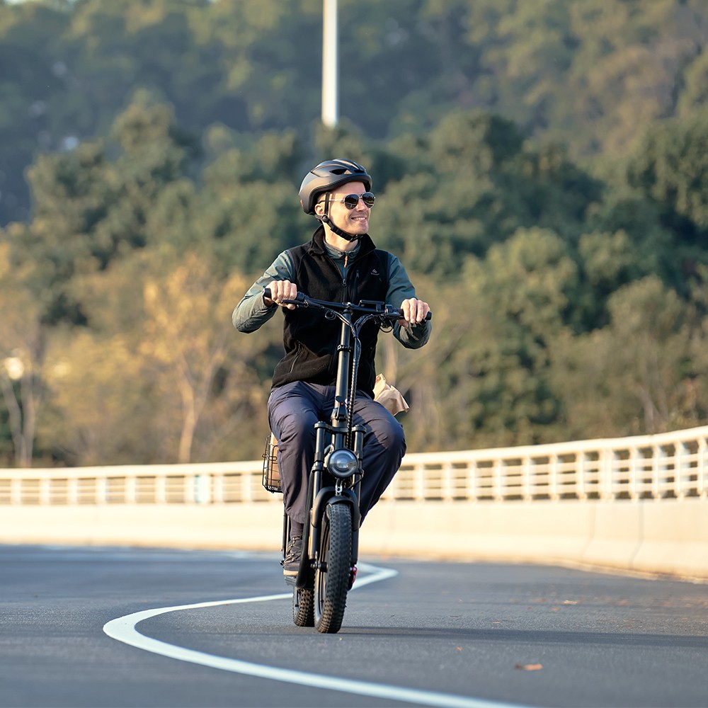 iScooter F7 elscooter, 1000 W motor, 48 V 10,4 Ah batteri, 16 tums däck, maxhastighet 45 km/h, räckvidd 50 km, skivbromsar fram och bak, framgaffel stötdämpare