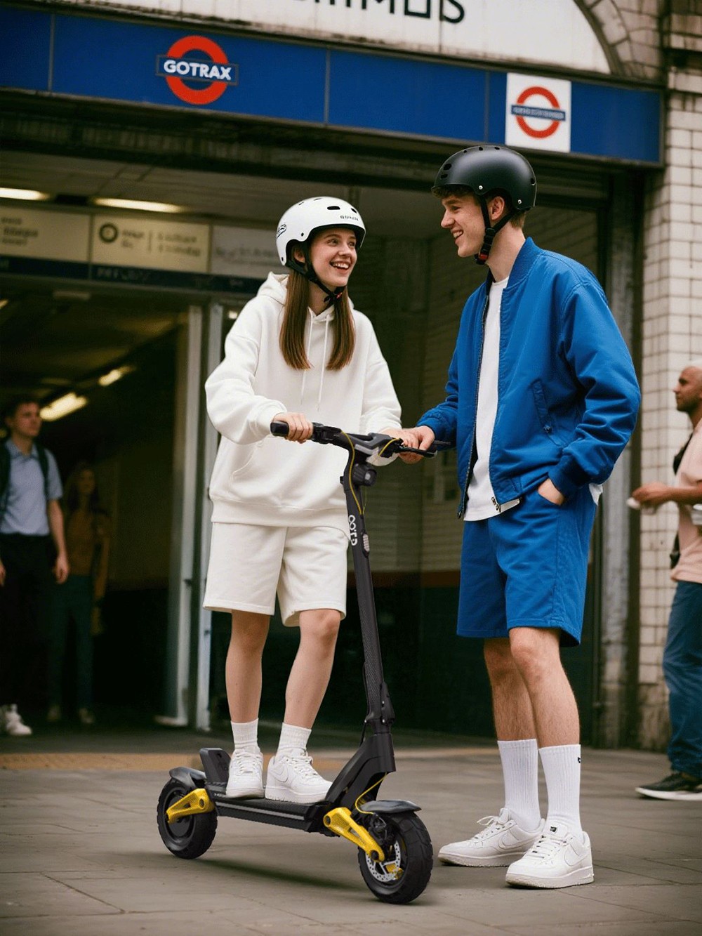 Składana hulajnoga elektryczna OOTD S10, 10-calowe opony, silnik 1400 W, maksymalna prędkość 25 km/h, akumulator 48 V 20 Ah, zasięg od 60 do 70 km, maksymalne obciążenie 120 kg, hamulec tarczowy, amortyzacja, IPX4, APP - żółty
