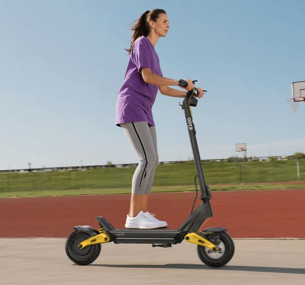 Składana hulajnoga elektryczna OOTD S10, 10-calowe opony, silnik 1400 W, maksymalna prędkość 25 km/h, akumulator 48 V 20 Ah, zasięg od 60 do 70 km, maksymalne obciążenie 120 kg, hamulec tarczowy, amortyzacja, IPX4, APP - żółty