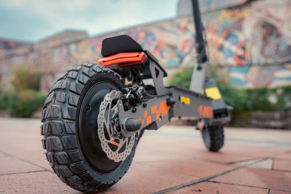 Kukirin G2 Ενημερωμένο 2025 Πτυσσόμενο ηλεκτρικό σκούτερ, κινητήρας 800 W, μπαταρία 48 V 15 Ah, ελαστικό 10 ιντσών, μέγιστη ταχύτητα 45 km/h, αυτονομία 55 km, οθόνη αφής, δισκόφρενο, σύστημα 7 φώτων - Μαύρο