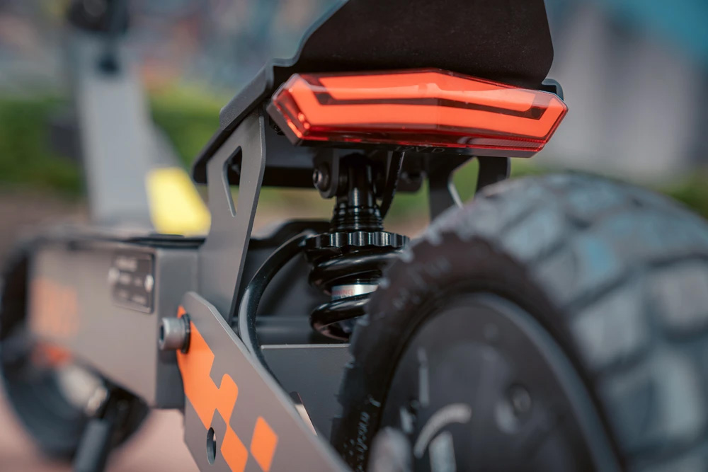 Kukirin G2 Ενημερωμένο 2025 Πτυσσόμενο ηλεκτρικό σκούτερ, κινητήρας 800 W, μπαταρία 48 V 15 Ah, ελαστικό 10 ιντσών, μέγιστη ταχύτητα 45 km/h, αυτονομία 55 km, οθόνη αφής, δισκόφρενο, σύστημα 7 φώτων - Μαύρο