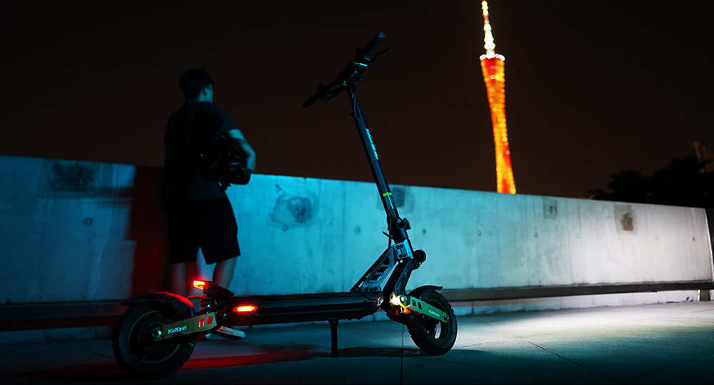 KuKirin G2 Max elskoter 10-tums terrängdäck 1000 W motor Maxhastighet 55 km/h 48 V 20 Ah batteri Räckvidd 80 km Max belastning 120 kg Avtagbar sits Justerbar höjd