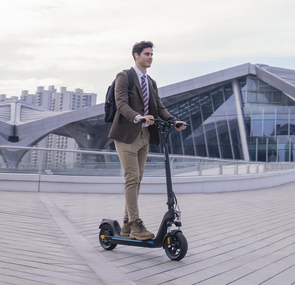 JOYOR C10 elscooter, 500 W motor, 48 V 10,4 Ah batteri, 10 tums däck, maxhastighet 45 km/h, räckvidd 30-50 km, maxlast 120 kg, skivbroms fram och bak