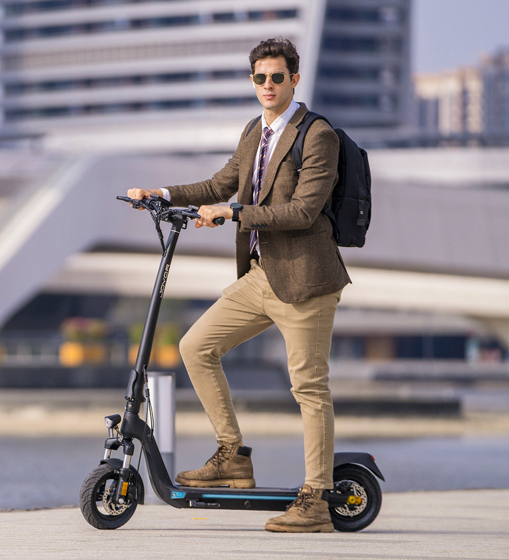 JOYOR C10 elscooter, 500 W motor, 48 V 10,4 Ah batteri, 10 tums däck, maxhastighet 45 km/h, räckvidd 30-50 km, maxlast 120 kg, skivbroms fram och bak