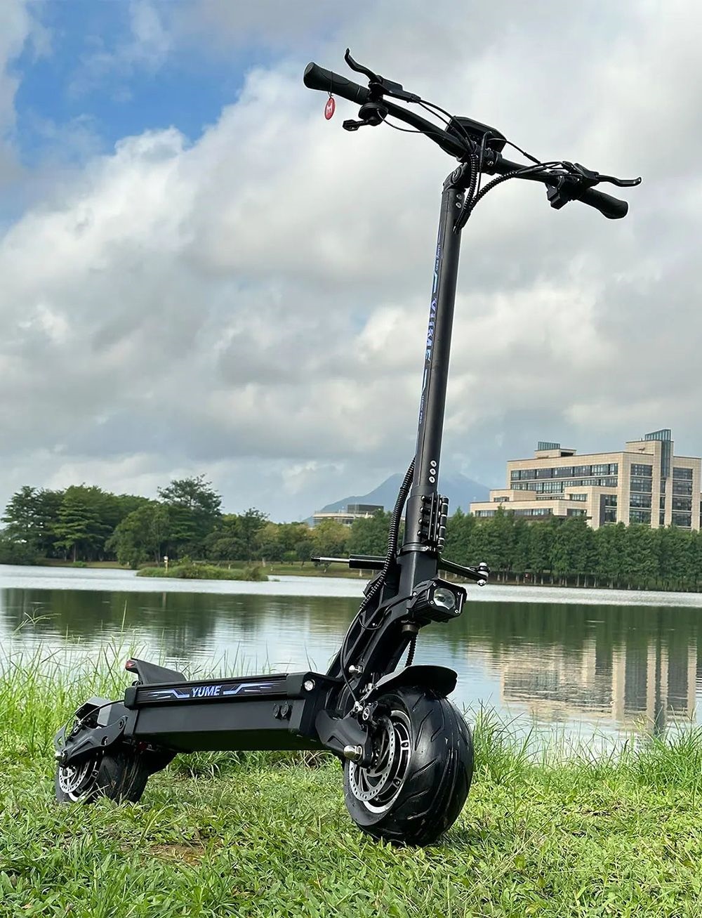 Scooter électrique YUME HAWK Pro, pneus de route sans chambre à air 10x4.5