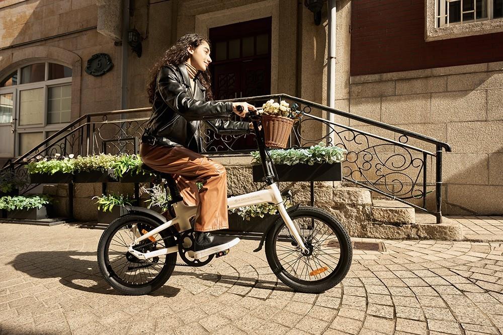 ADO A20 Air Folding E-Bike 20 Zoll 36V 250W Motor 25km/h Höchstgeschwindigkeit 10Ah Samsung Akku 100km Reichweite Drehmomentsensor IPX7 Wasserdicht IPS Farbdisplay Carbon Riemenantrieb Doppelte hydraulische Scheibenbremse – Grau